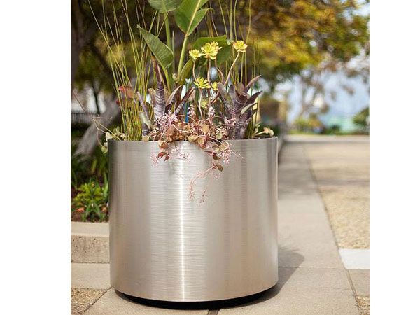 FB11 - outdoor flower pot/ planter