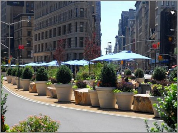Bold, Unique, and Naturally Versatile: 2016 Commercial Landscape Trends