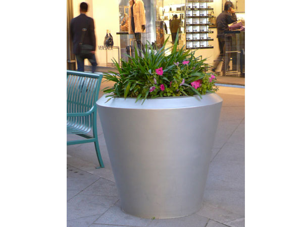 FB13 - extra large planters for live trees